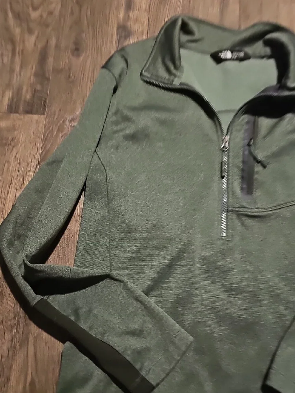 The North Face Men's Dark Olive Green Quarter-Zip Pullover Medium Shirt